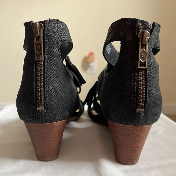 UGG Yasmin Snake Cage Black Leather Gladiator Lace up Zip Sandals Sz 9.5 EUC - Picture 5 of 9